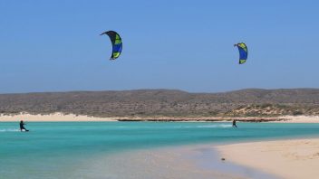 Learn to Beginner Kitesurfing Lesson